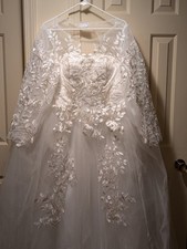 Wedding Dress Size 20. Never Worn.
