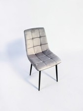 Sedia Elegante in Velluto Grigio - Design Trapuntato a Quadri - Piedi in Metallo