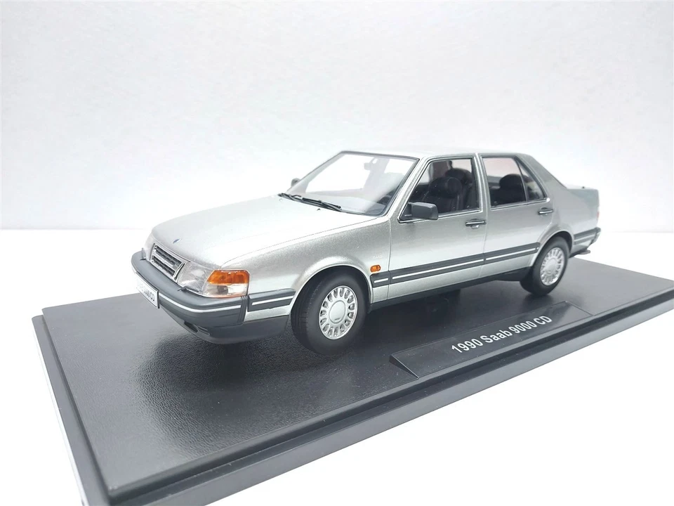 Saab 9000 CD Turbo Grigio del 1990 - 1/18 Triple9 - Immagine 3 di 4