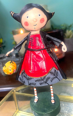 Lori Mitchell Figure Veronica the Vampire Trick-Or-Treating