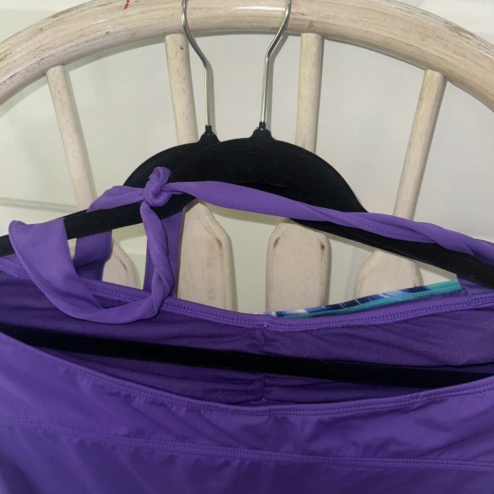 Conjunto Tankini Halter Jaclyn Smith Mujer Talla 16. Parte superior morada con parte inferior con volantes florales. Foto 4 de 4