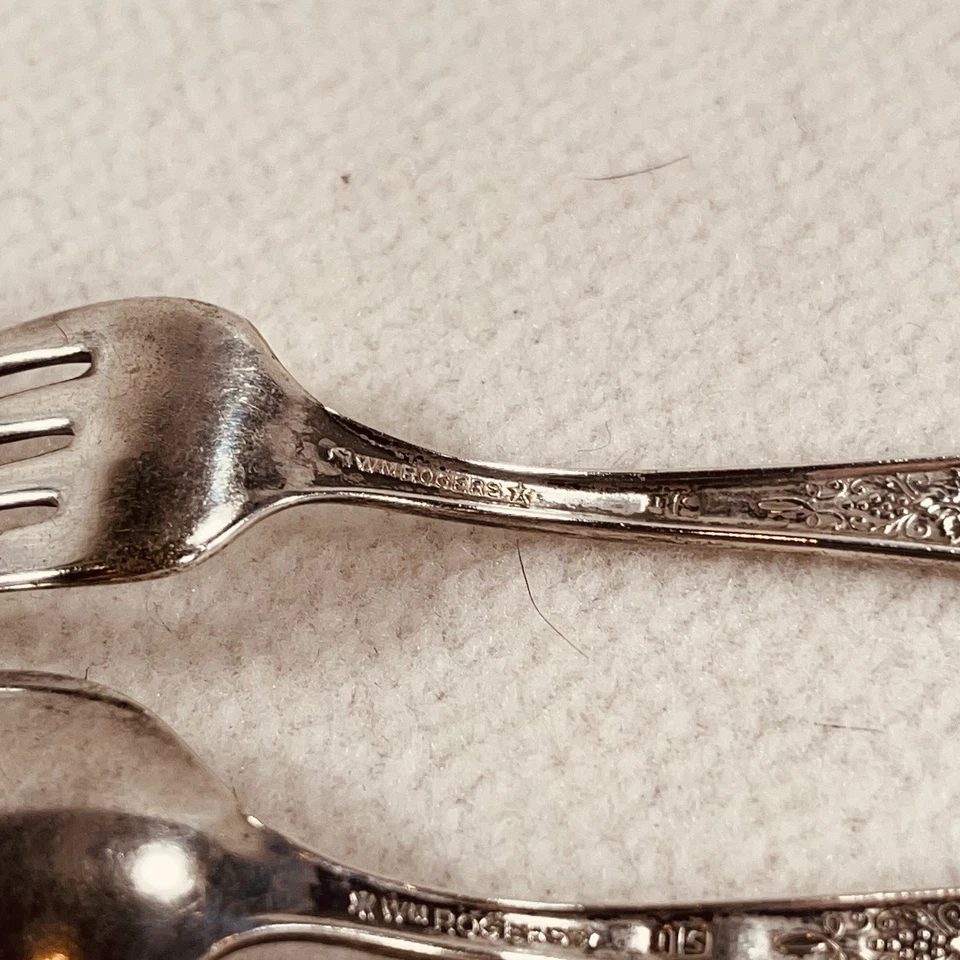 Cuchara y tenedor de bebé vintage Wm Rogers plateado 1934 patrón borgoña/champán Foto 4 de 4