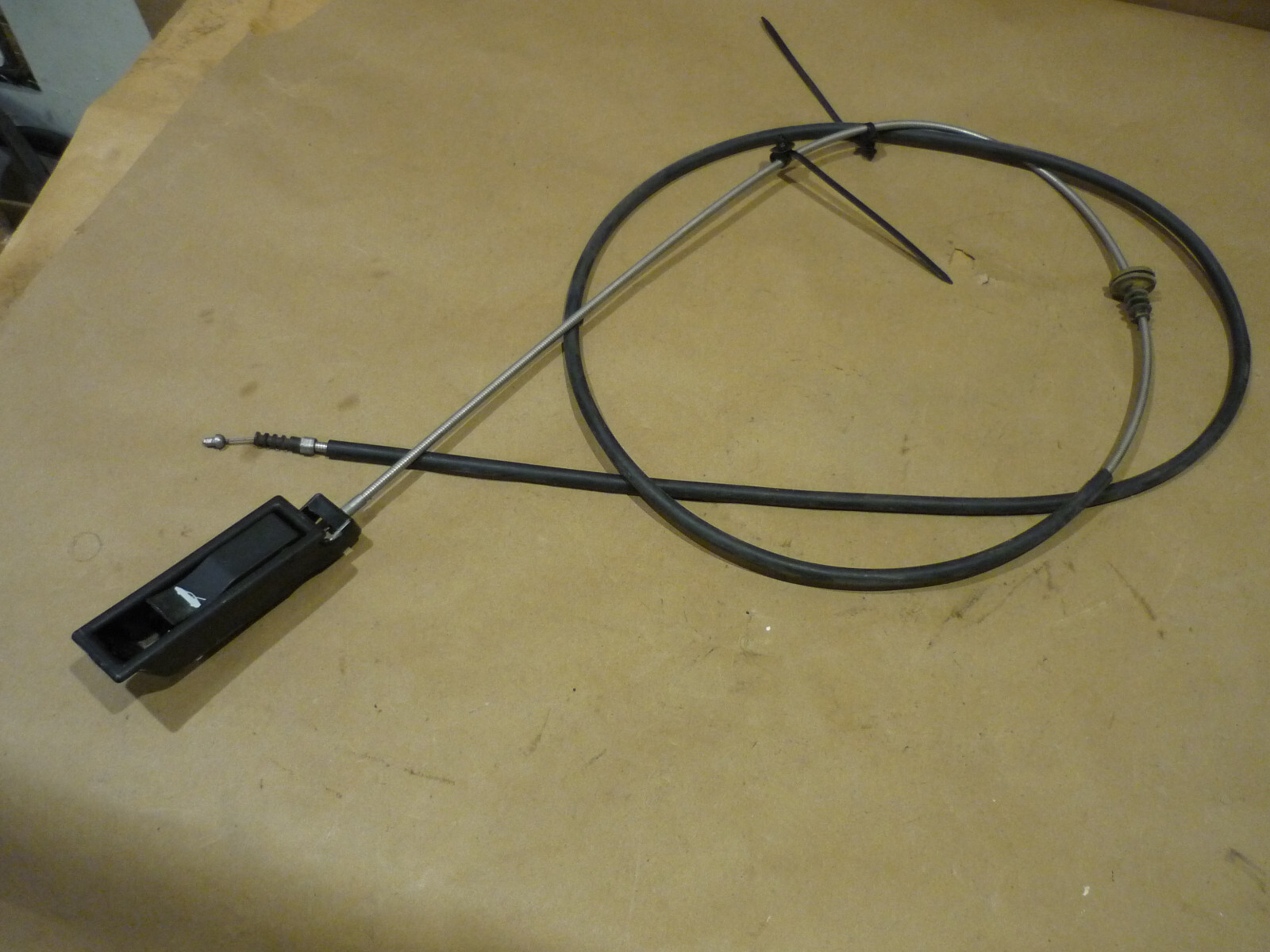 Ferrari 458 Italia - Rear Lid Handle With Bowden Cable P/N 80176200 - 82953100
