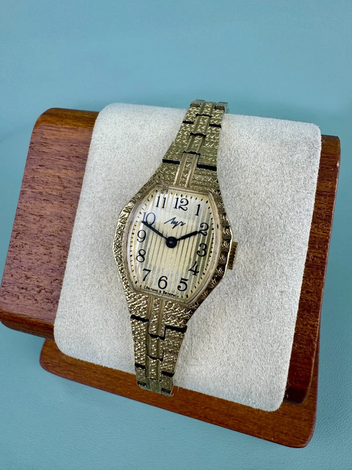 Luch Soviet Mechanical Women  Wristwatches Classic Vintage  Watch - Image 3 of 4