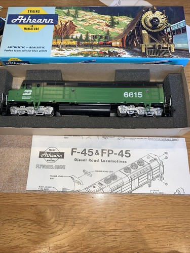 ATHEARN HO SCALE 79672 BURLINGTON NORTHERN GP 40-2 3045 GREEN LOCO BOXED JQ29 | Zustand: Used