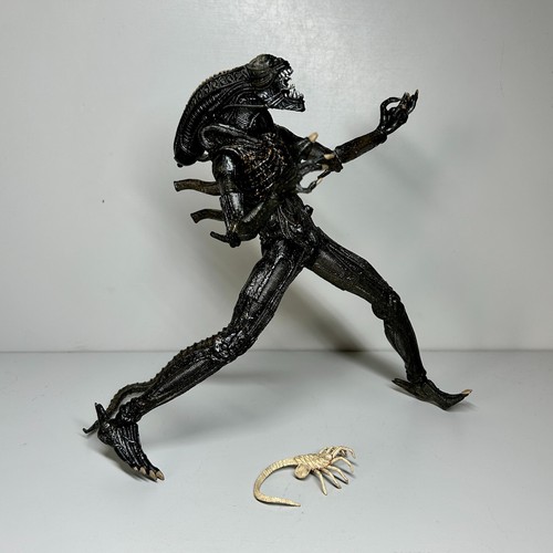 Alien Xenomorph 9" Action Figure with Face Hugger 2004 McFarlane Toys - Picture 2 of 24