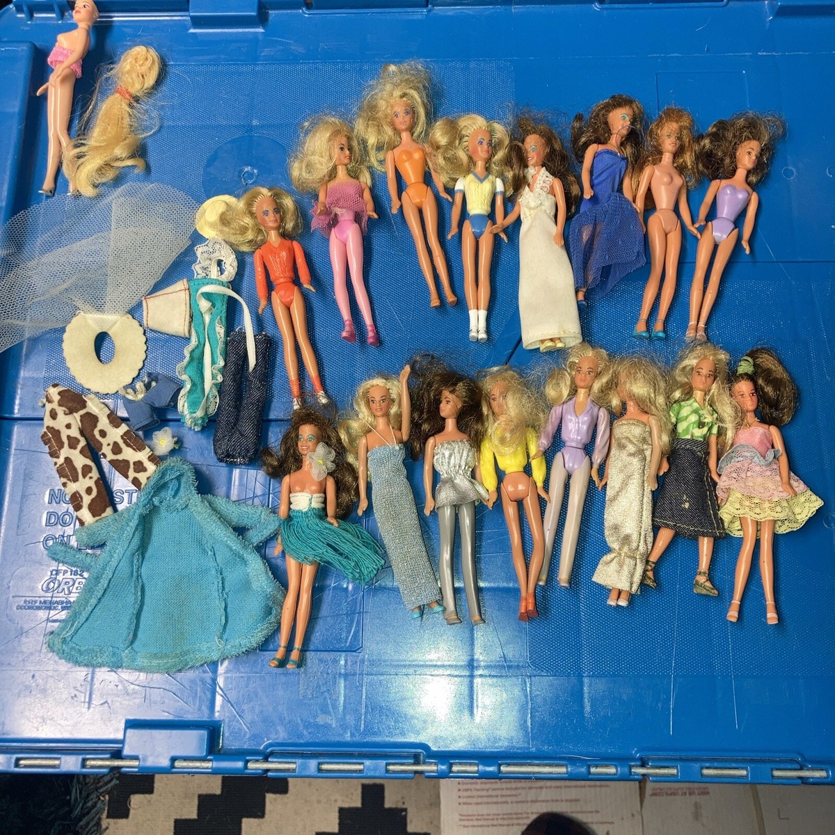 安い購入 Vintage CPG 1981 - 16 of LOT Glamour w Jointed 4” Dolls Gals ピンクボックスバービー (1978-)