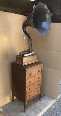 EDISON CYLINDER COMBINATION HOME PHONOGRAPH WITH CIGNET HORN AND CABINET