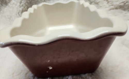 Williams Sonoma Emile Henry Red Ruffled Edge Loaf Pan. Glaze flaw. - Picture 16 of 17