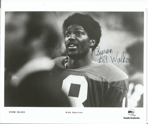 Foto firmada/autografiada por Byron Walker Seattle Seahawks 8x10 en blanco y negro 150066 - Imagen 1 de 2