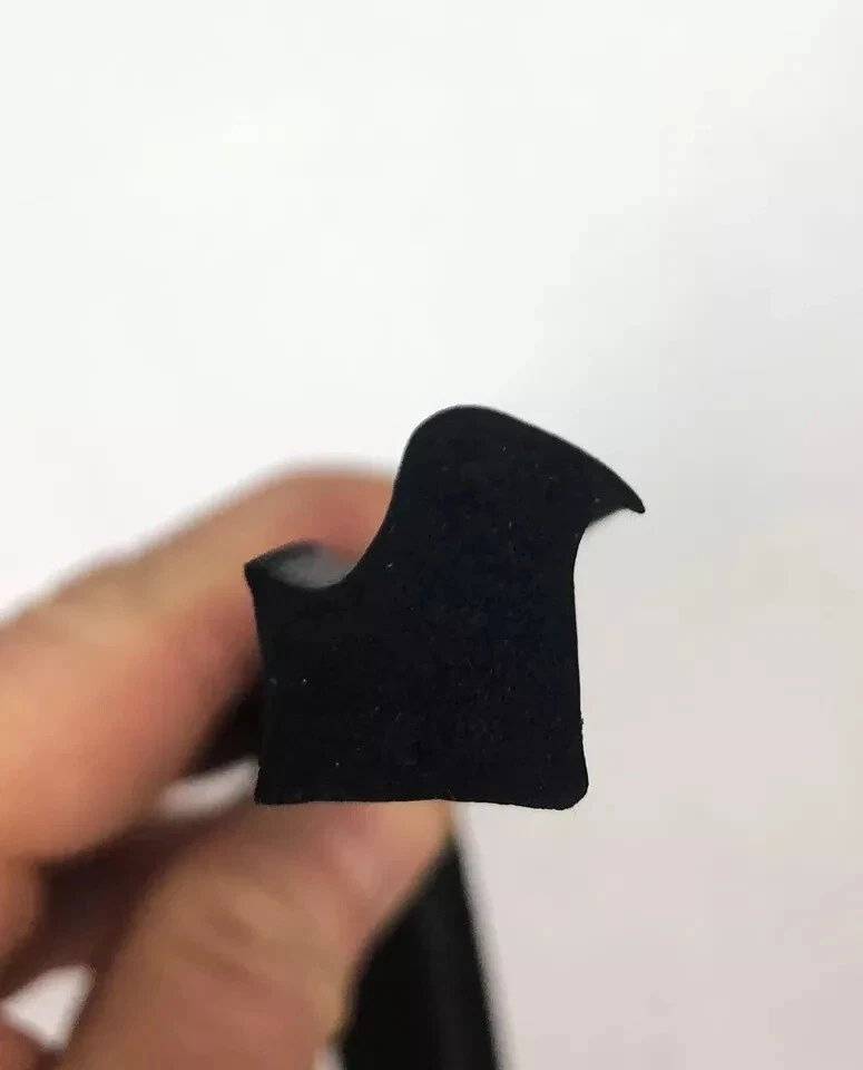 Комплект резиновых полосок для заднего багажника 1930-1942 DeSoto Chrysler Saratoga черный - Изображение 3 из 4