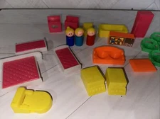 Blue Box Toys Hong Kong Plastic Little People and Accessories Lot HTF KO