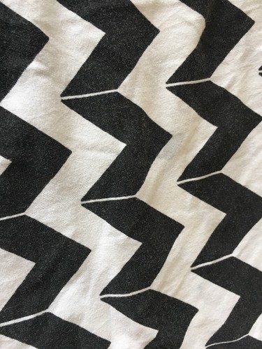 Ivivva by Lululemon Short Sleeve T-Shirt 14 Black White Chevron - Picture 10 of 12