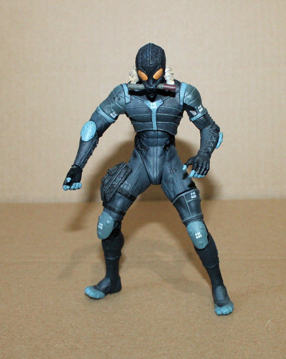 2001 METAL GEAR SOLID 2 SONS OF LIBERTY Raiden Action Figure