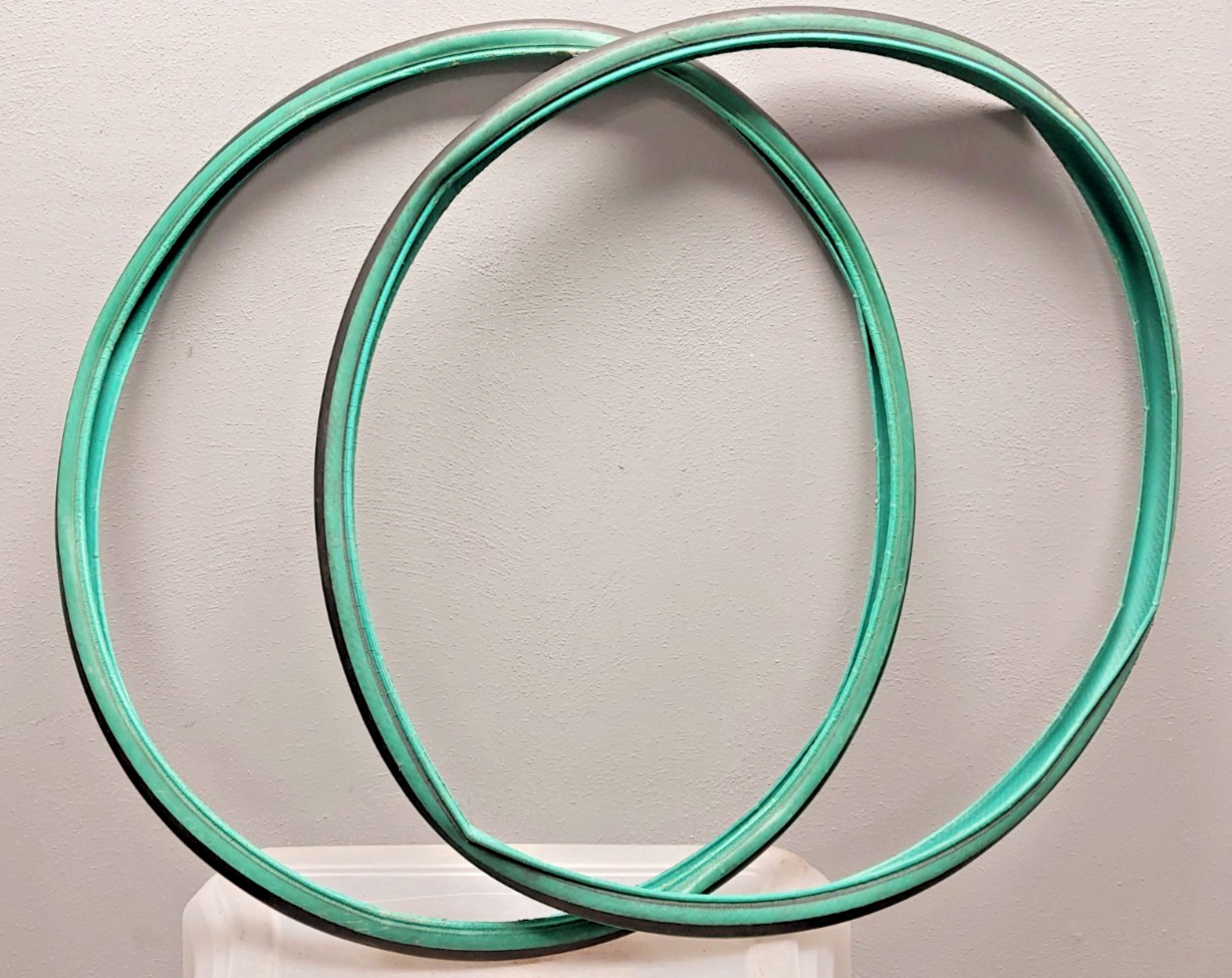 Vintage Michelin Axial Pro 700c Racing Road Bike Tire Set (2) Green Sidewall VTG