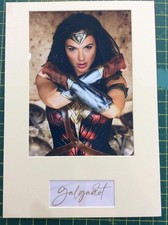 A3. Mounted Board. Gal Gadot. Wonder Woman. Preprinted Signature. Framed.