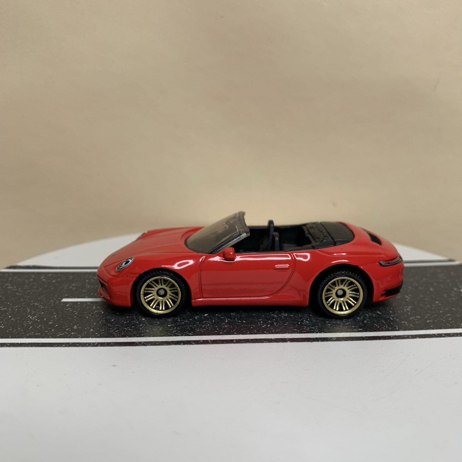 2024 Matchbox #79 Porsche 911 Carrera Cabriolet Red w/Gold Wheels 1:64 NM