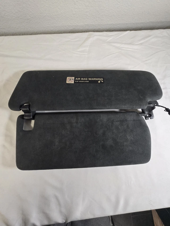 保时捷 Cayenne 955 遮阳板驾驶员侧 – Alcantara 灰色 – 原始设备制造商 2003–2010 — 第 2/4 张图片