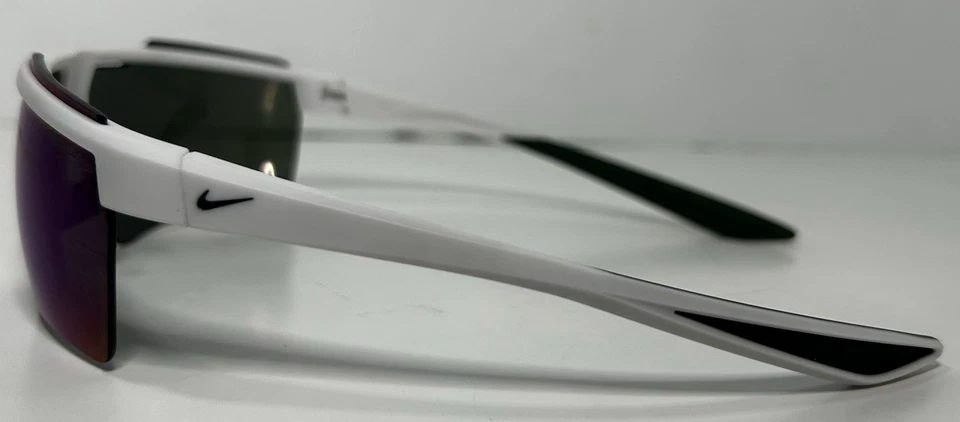 Gafas de sol Nike Performance. Unisex. Marcos blancos. Estilo desconocido. Foto 3 de 4