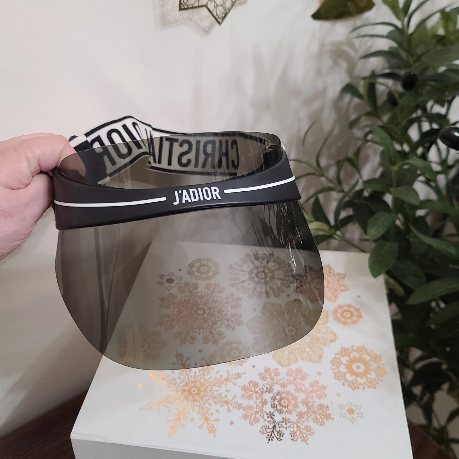 CHRISTIAN DIOR   ? J'ADIOR Pare soleil gris tennis, réglable blanc/noir