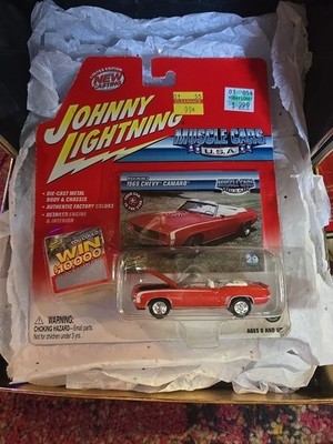 Johnny Lightning Fast Racing Series – 1969 Camaro E Corvette White Lightning – Scala 1:64
