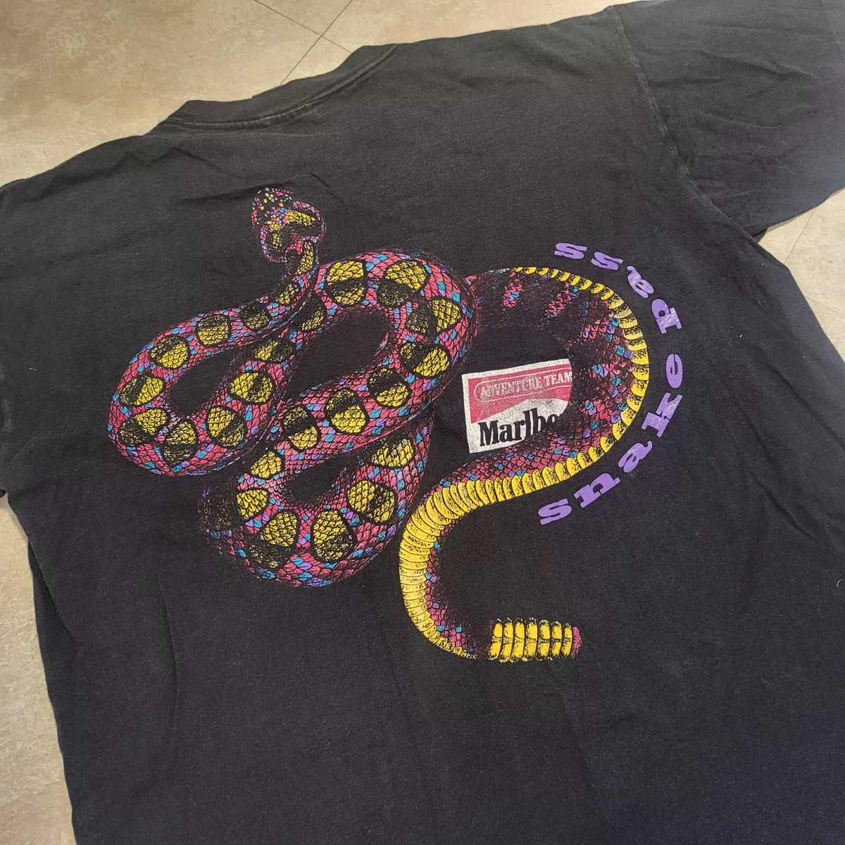 Download Supreme Snake - T-shirt Wallpaper