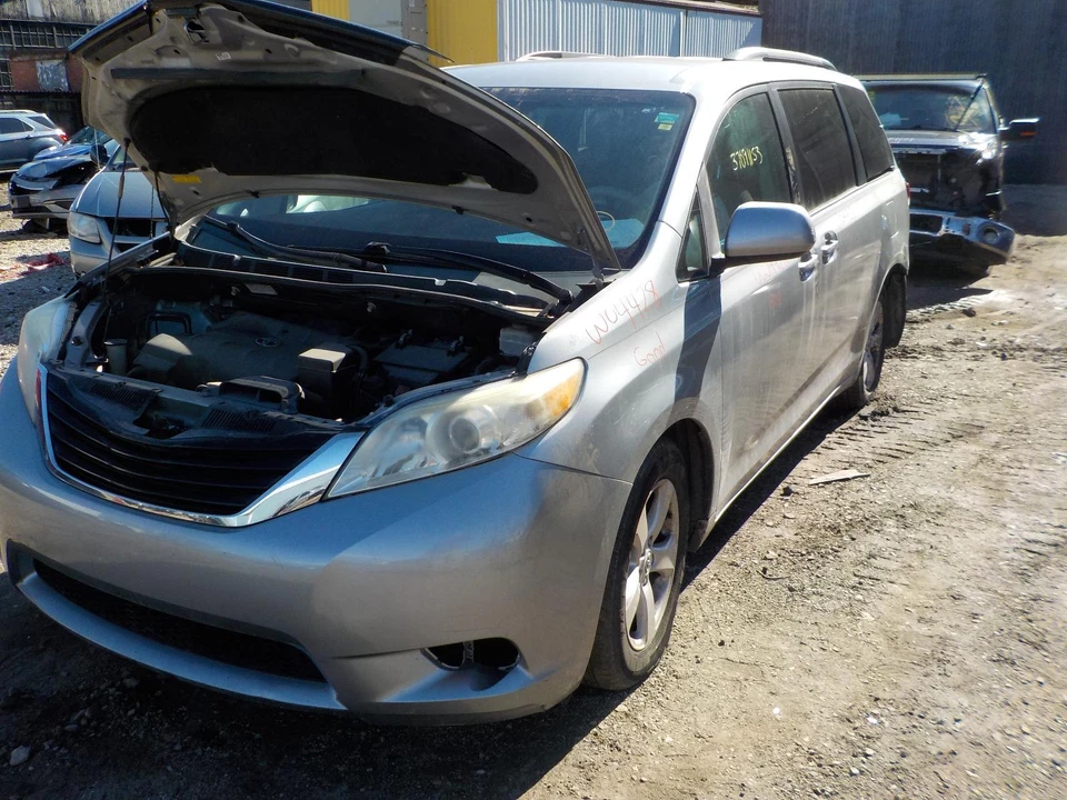 Used Lower Engine Oil Pan fits: 2011 Toyota Sienna lower Lower Grade A Foto 2 de 4