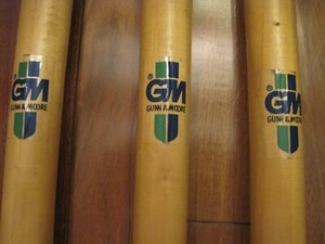 Gunn & Moore Wooden Cricket Stumps 3 Wickets with 1 Stand Full Size