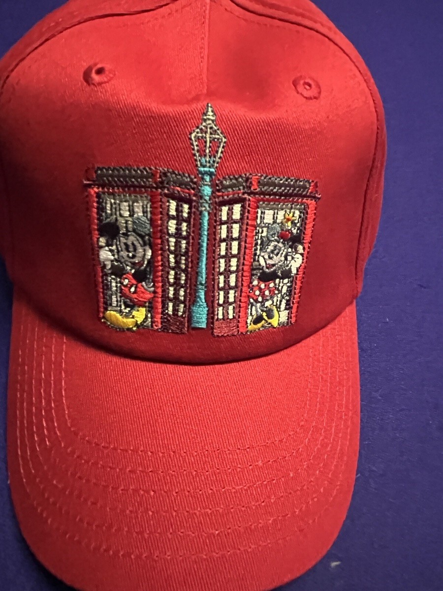Disney Epcot World Showcase United Kingdom Mickey in Red  display picture 2