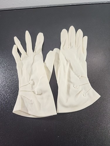 Vintage 50s-60s Ladies White  Stretch Gloves nylon Wrist length  8