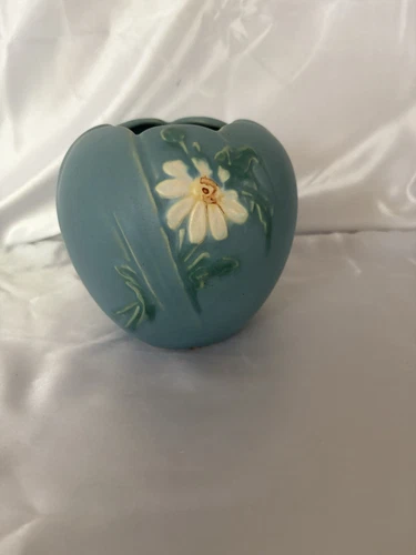 WELLER POTTER DAISY LINE MATTE BLUE 5 Inch ROSEBOWL VASE Vintage