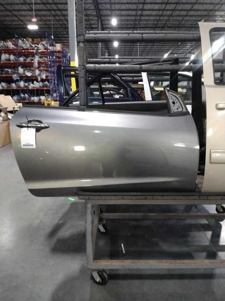 Conjunto de puerta delantera derecha usado se adapta a: Kia Forte 2015 eléctrico CPE plataforma delantera Foto 2 de 4