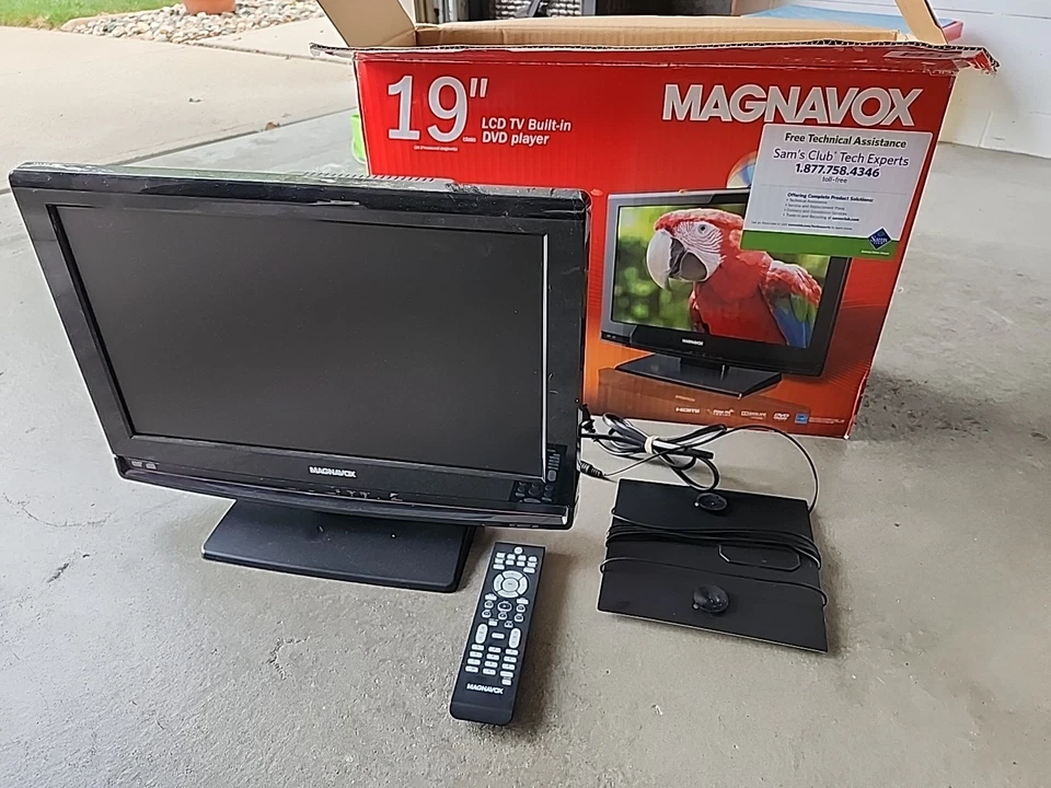 Magnavox LCD HD TV Built-In DVD Player HDMI 19MD350B/F7 720p Tested - Image 2 of 4