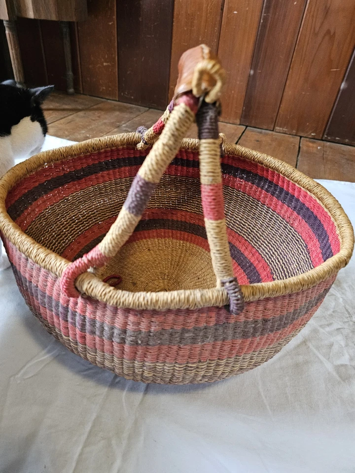 Cesta artesanal del mercado de Bolga africana, multicolor, 14" circunferencia ~9" de alto Foto 4 de 4