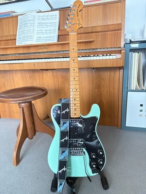 Fender Telecaster Deluxe Vintera II 70s Tele mit Tremolo in Surf Green