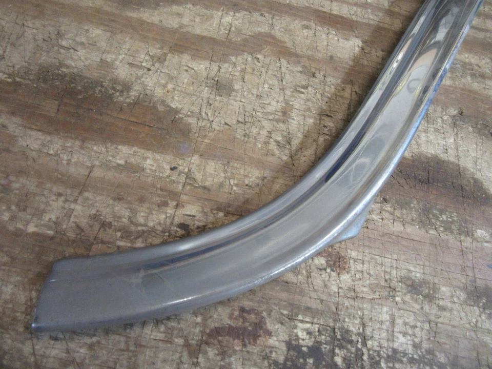 Cadillac Serie 62 1956 sedán de cuatro puertas exterior techo trasero moldura de borde P Foto 2 de 4