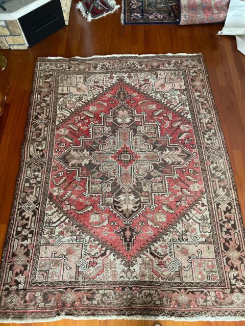 tappeto persiano annodato a mano usato.