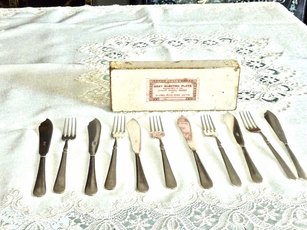 ANTIQUE ELECTROPLATED NICKEL SILVER FISH CUTLERY SET IN ORIGINAL