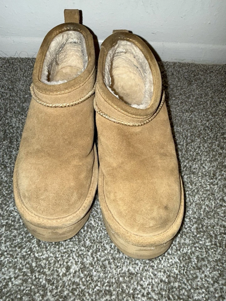 Bear Paw Shorty Platform Boots Size 8 - Image 4 of 4