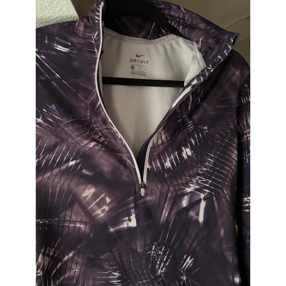 Pullover Nike para mujer grande púrpura negro estampado DriFit cuarto cremallera Foto 2 de 4