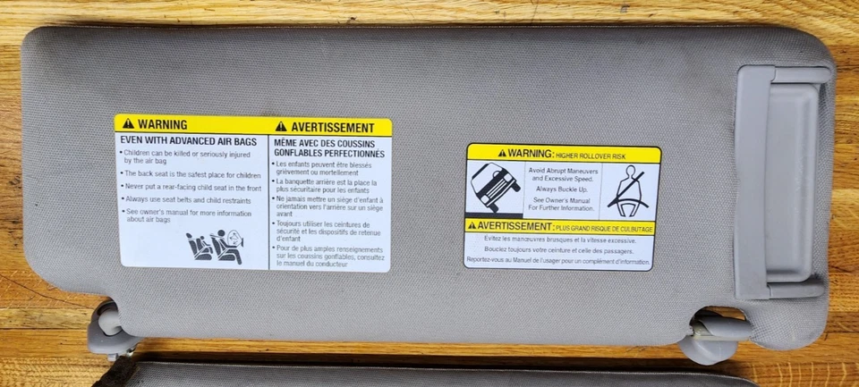 OEM 04-15 NISSAN ARMADA TITAN SUN VISOR DRIVER LEFT ILLUMINATED ROOF CLIP GRAY - Image 3 of 3