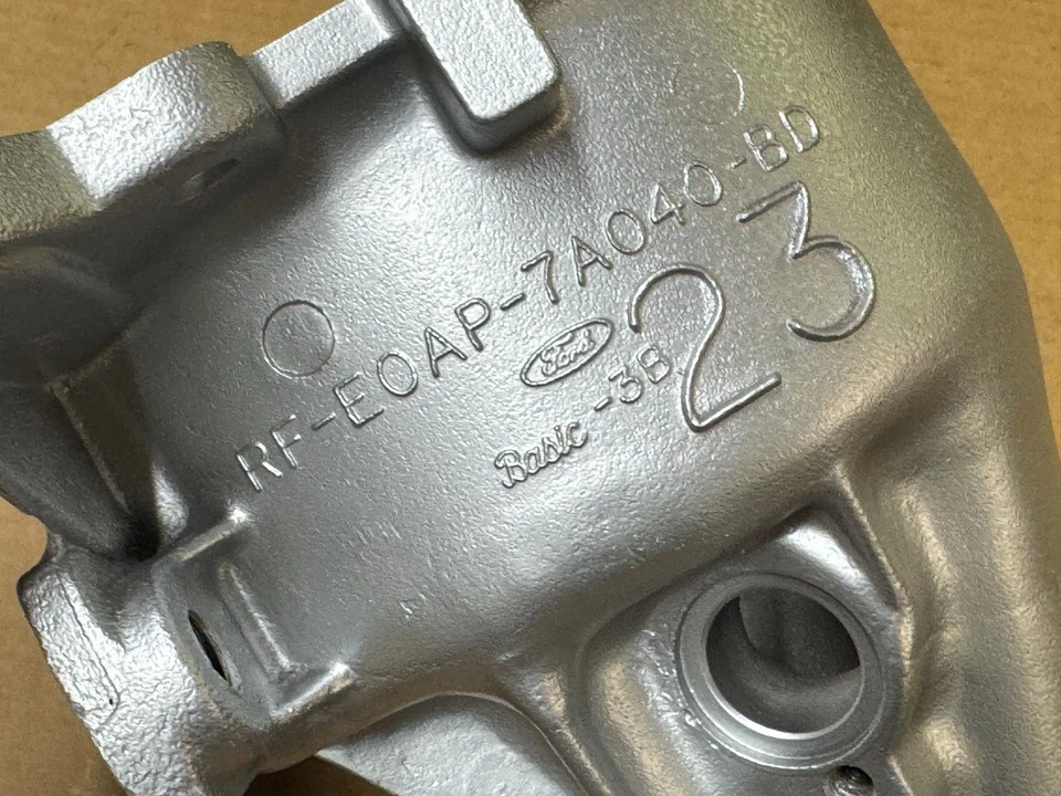 Carcasa eje trasero Ford Mustang AOD 87-93 transmisión automática fabricante original de fábrica Foto 2 de 4