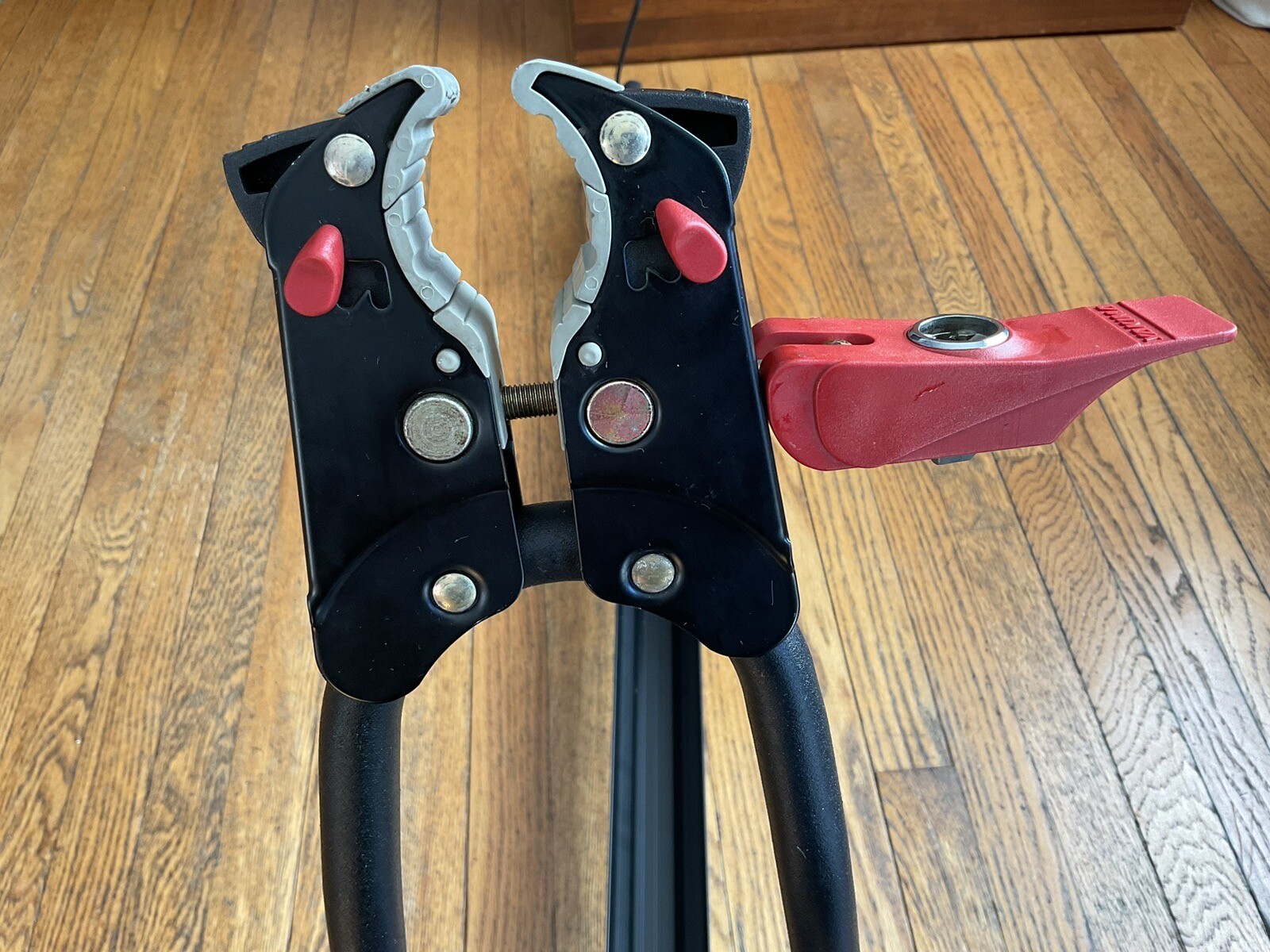 Yakima LockJaw Upright Rooftop Bike Carrier Rack + RoundBar Mounts eBay