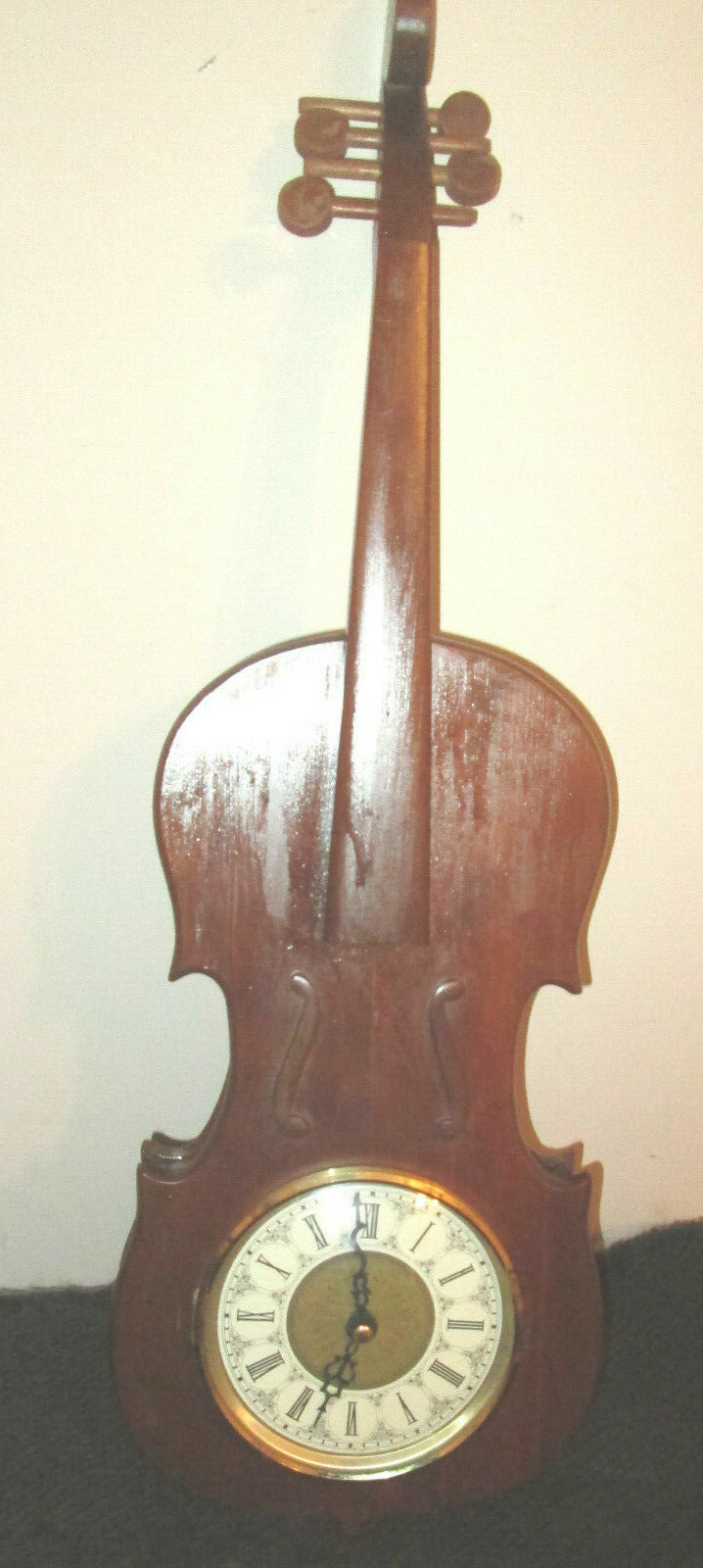 Vintage Quartz violin instrument wall clock
