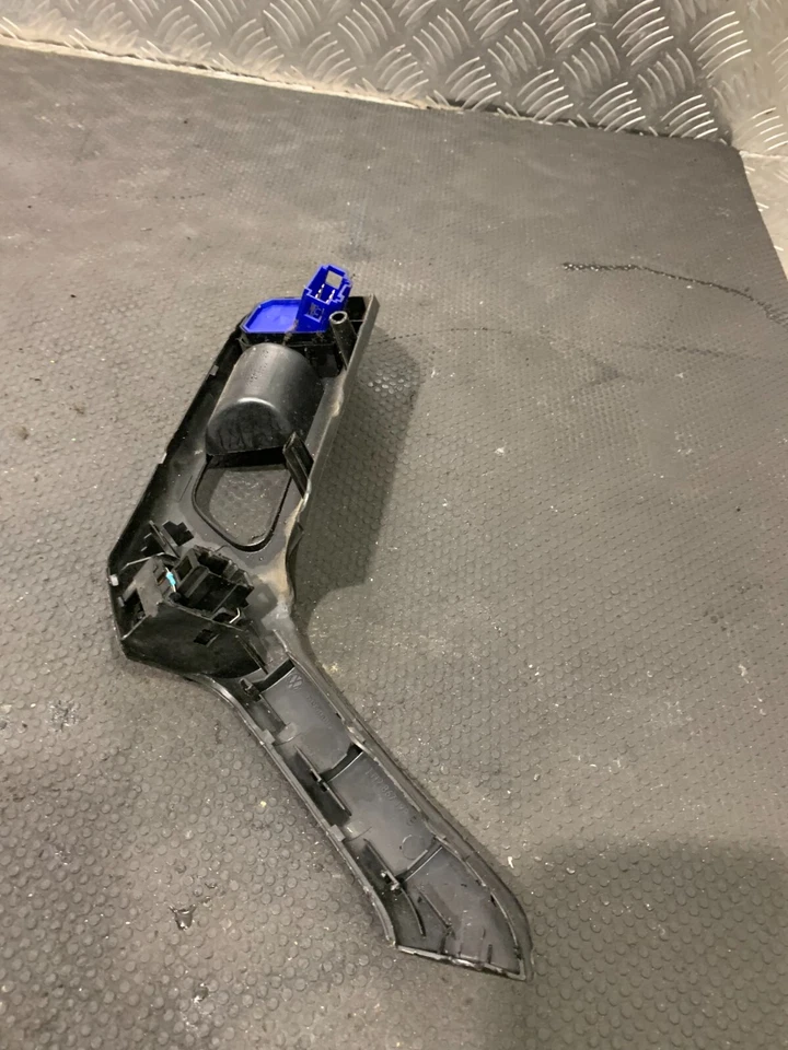 1999 VOLKSWAGEN GOLF DRIVER LATERAL MAÇANETA INTERIOR DA PORTA COM INTERRUPTORES 1H2867198B#2 - Imagem 4 de 4