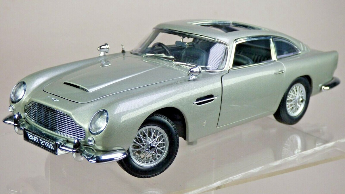 ASTON MARTIN DB5 007 1/18＋1:64 51haxUQ5h5L._UF894,1000_QL80_.jpg