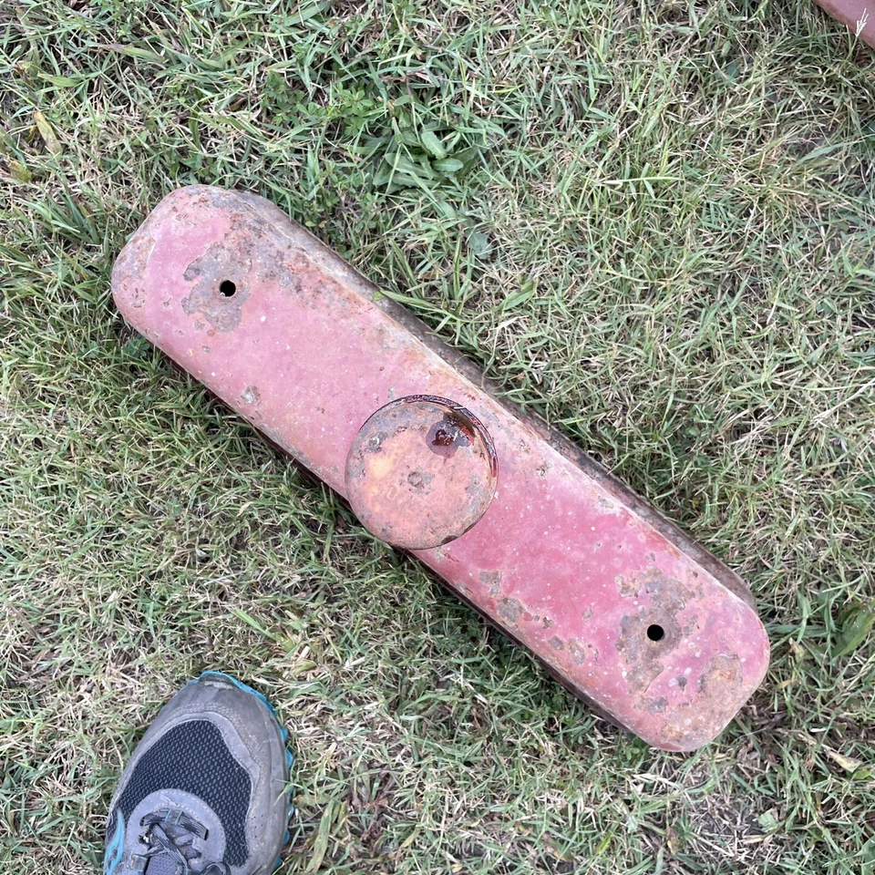 Farmall Super C IH Tractor ORIGINAL IH engine motor valve cover w/ topper cap - Image 2 of 4