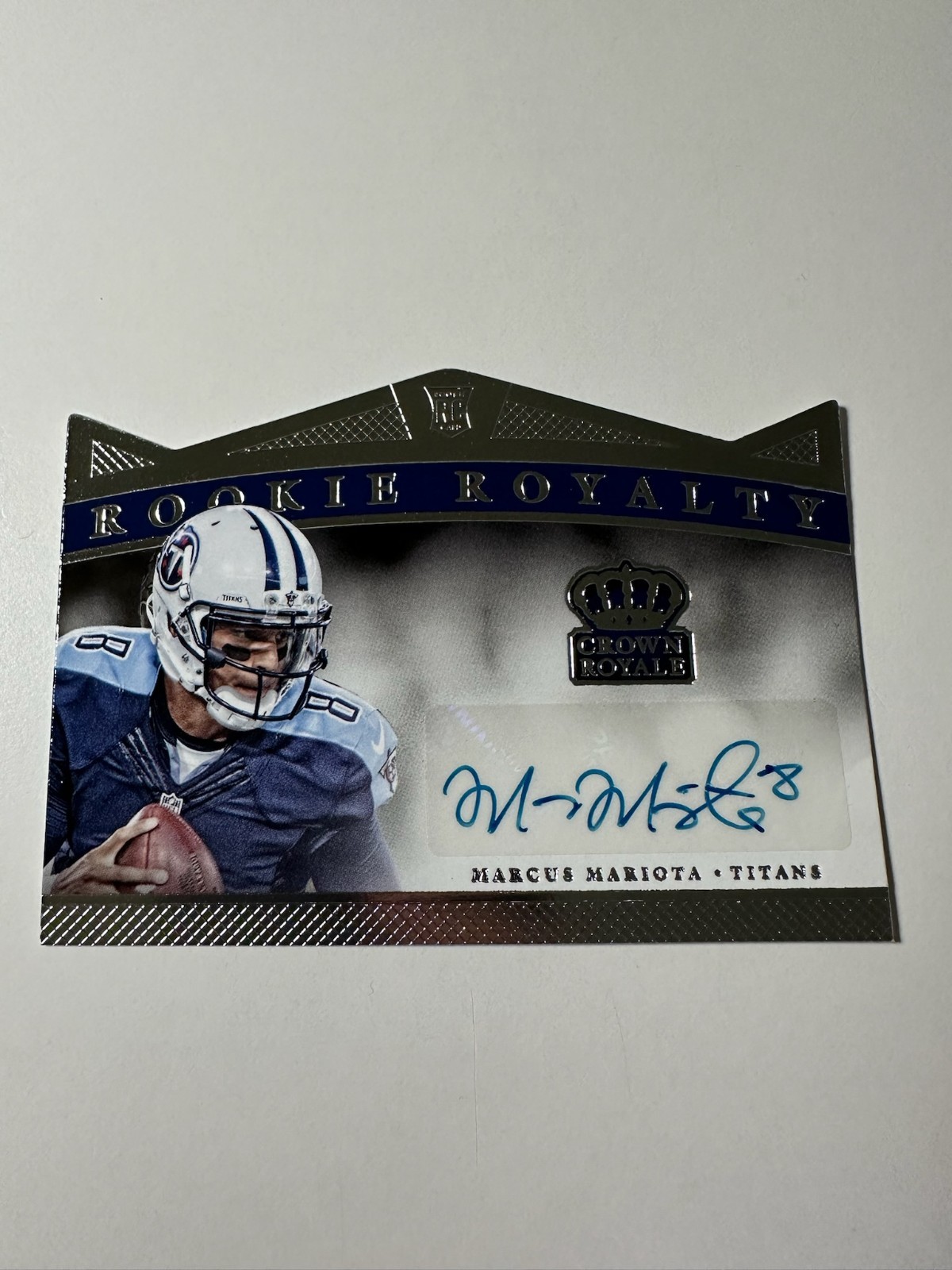 Marcus Mariota Panini Crown Royale Rookie Royalty Memorabilia Die-Cut #MM Silver
