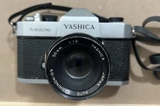 Macchina fotografica pellicola 35 mm Yashica TL-Electro anni 70 con obiettivo automatico Yashinon-DS 50 mm f/1.9