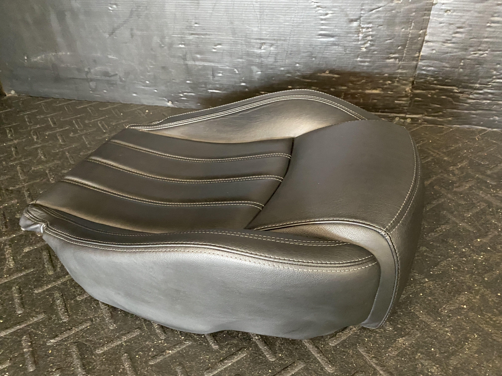 08-19 MASERATI GRANTURISMO FRONT DRIVER LEFT SEAT BOTTOM CUSHION BLACK LEATHER